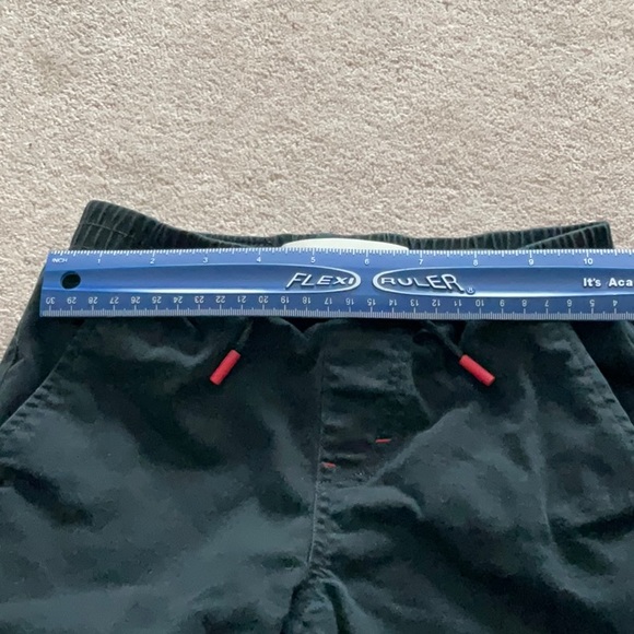 Boys Levi’s slim fit short black, elastic waist - Picture 5 of 6